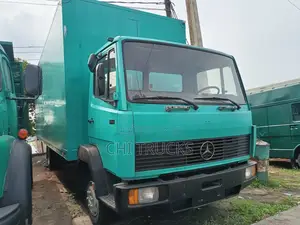 Mercedes Benz 814 Cargo Truck 20ft Long Green
