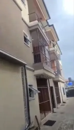 6bdrm Block of Flats in Woji , Port Harcourt for sale