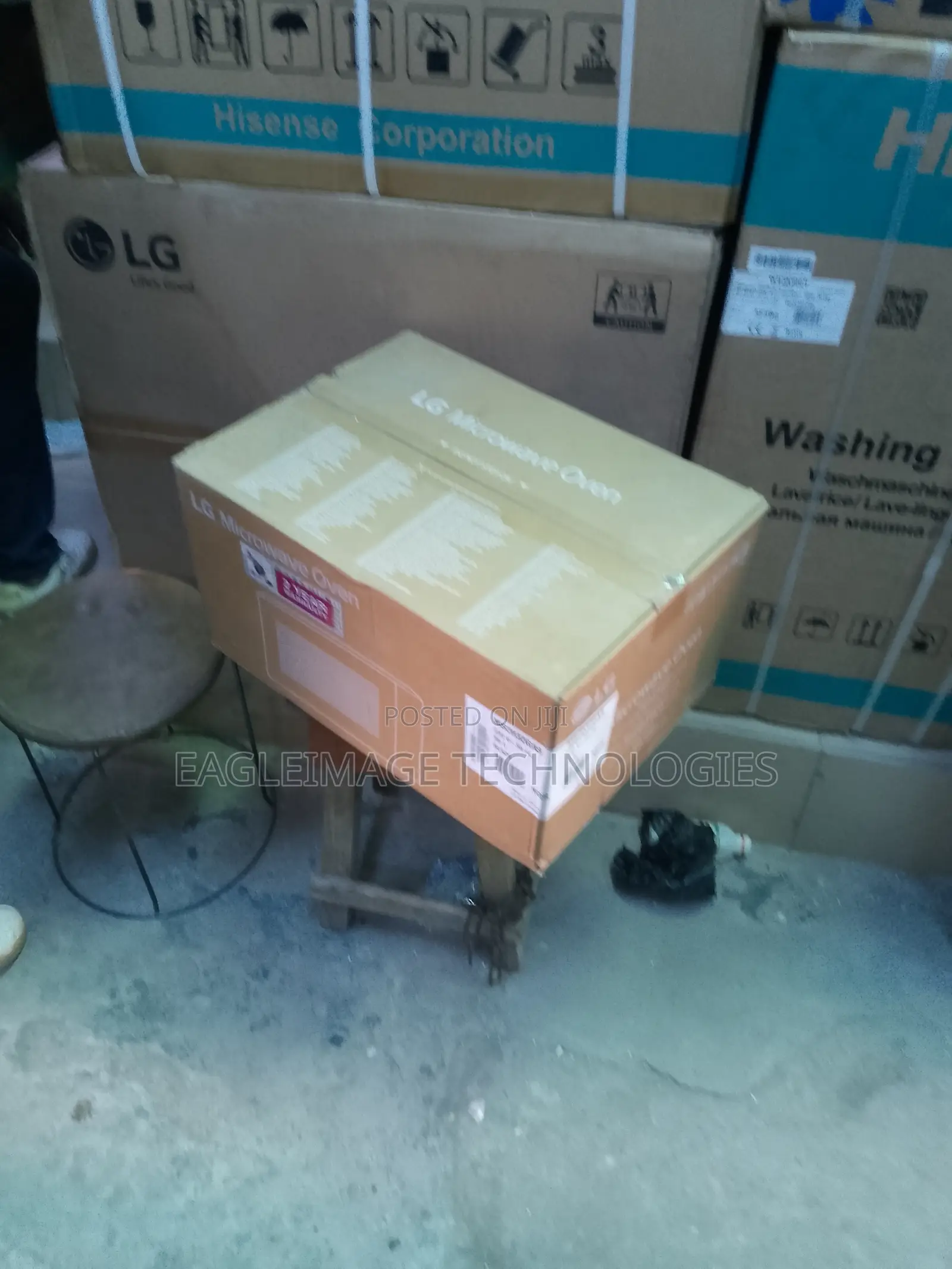 Tidy Lg Microwave(Mwo-2032) With Elegant Look