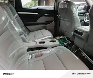 Toyota Highlander 2019 Silver