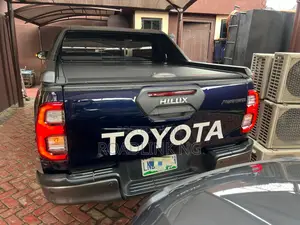 Photo - Toyota Hilux Revo Smart Cab Deisel 2.8 RWD 2021 Blue