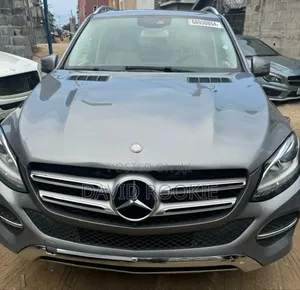 Photo - Mercedes-Benz GLE-Class 2017 Gray
