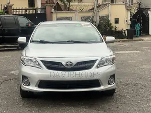 Toyota Corolla LE 4dr Sedan (1.8L 4cyl 4A) 2013 Silver