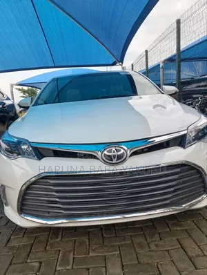 Toyota Avalon XLE Sedan FWD (3.5L 6cyl 6A) 2017 White