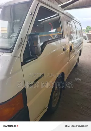 Mitsubishi L300 2005 White