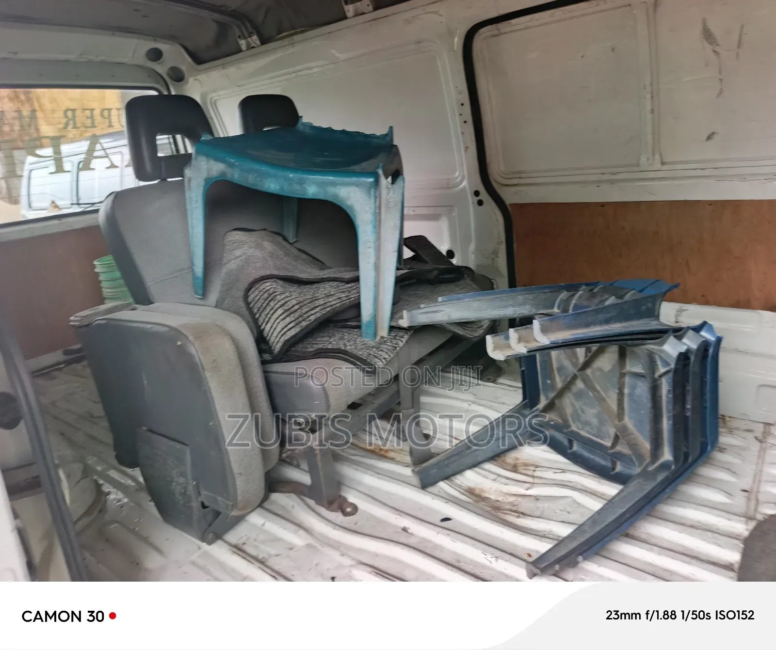 Mitsubishi L300 2005 White