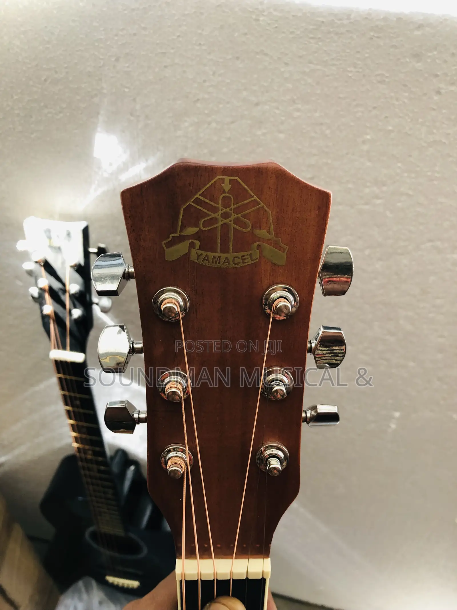 Generic Acoustic Box Guitar
