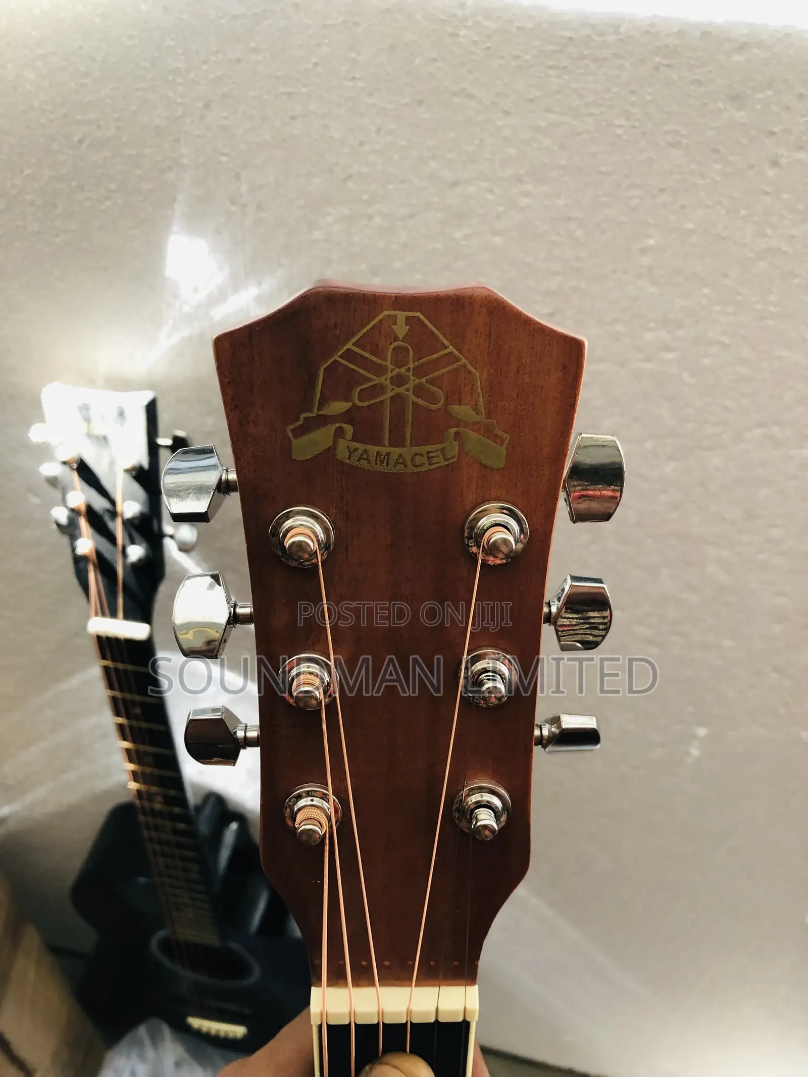 Generic Acoustic Box Guitar
