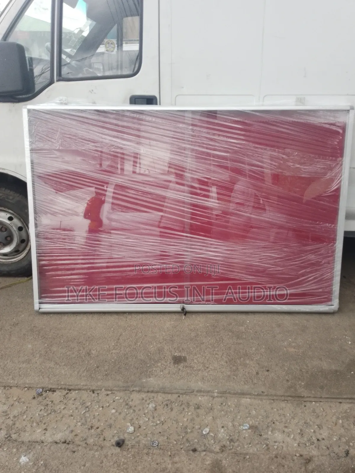 4*6 Lockable Notice Board With Sliding Glass