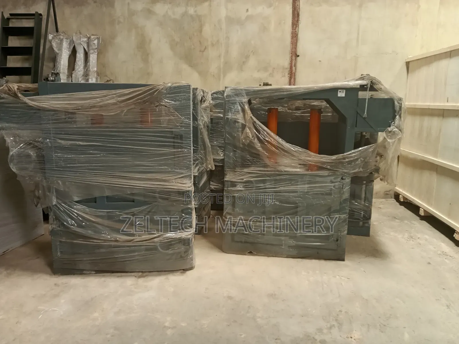 Compressing Bailing Machine