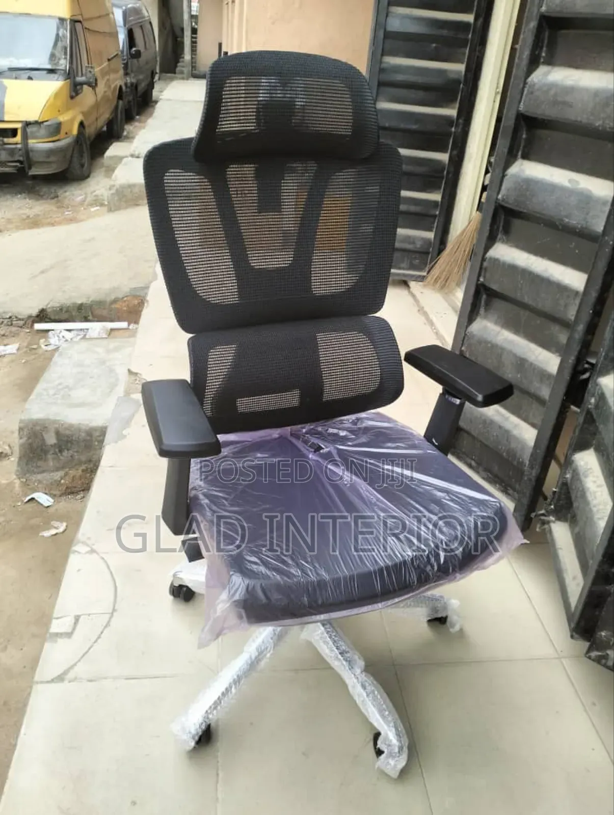 Mesh Headrest Swivel Chair