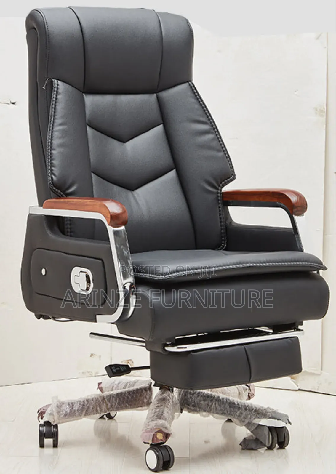 Massaging Chair With Legrest