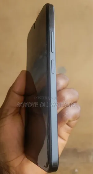 Photo - Xiaomi 12 128 GB Black