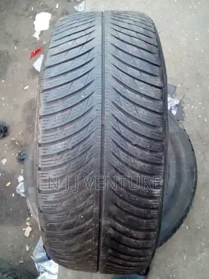 235 55 R17 Michelin Tukubo
