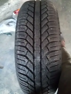 235 45 R20 Piller