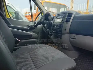 Mercedes-Benz Sprinter 2010 Yellow