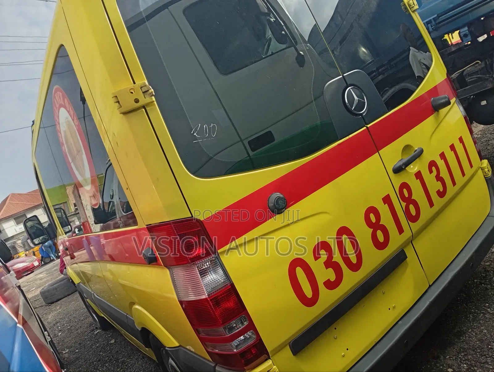Mercedes-Benz Sprinter 2010 Yellow