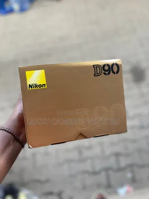 Nikon Camera D90 Wit Lens 18-105mm