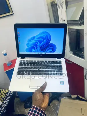 Laptop HP EliteBook 820 G3 12GB Intel Core I5 SSD 256GB