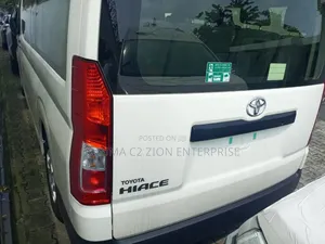 Toyota HiAce 2010 White