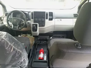 Toyota HiAce 2010 White