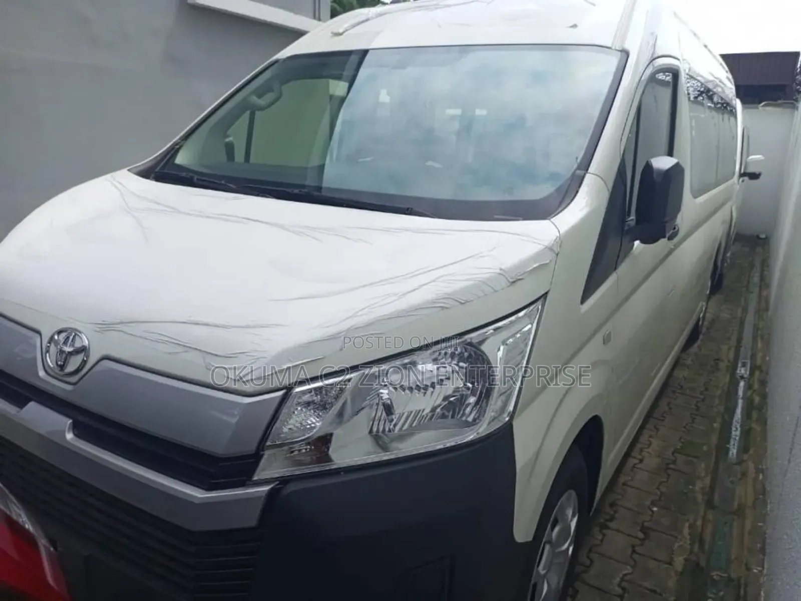 Toyota HiAce 2010 White