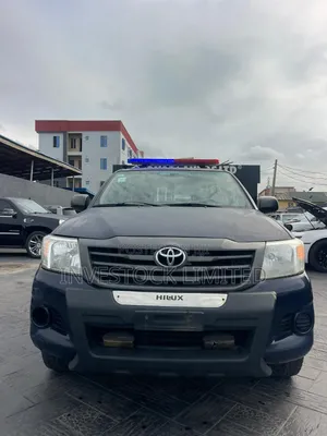 Photo - Toyota Hilux 2015 Black