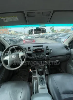 Photo - Toyota Hilux 2015 Black
