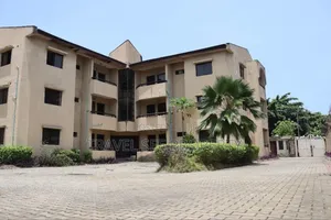 3bdrm Block of Flats in Residential Area for rent