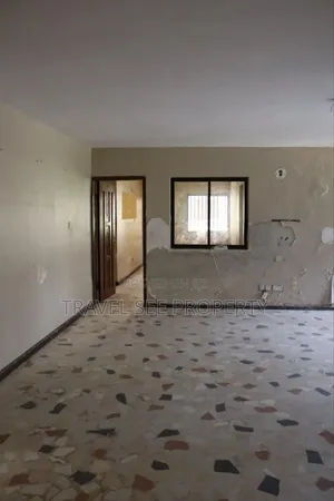 3bdrm Block of Flats in Residential Area for rent