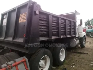Mack Tipper R Model
