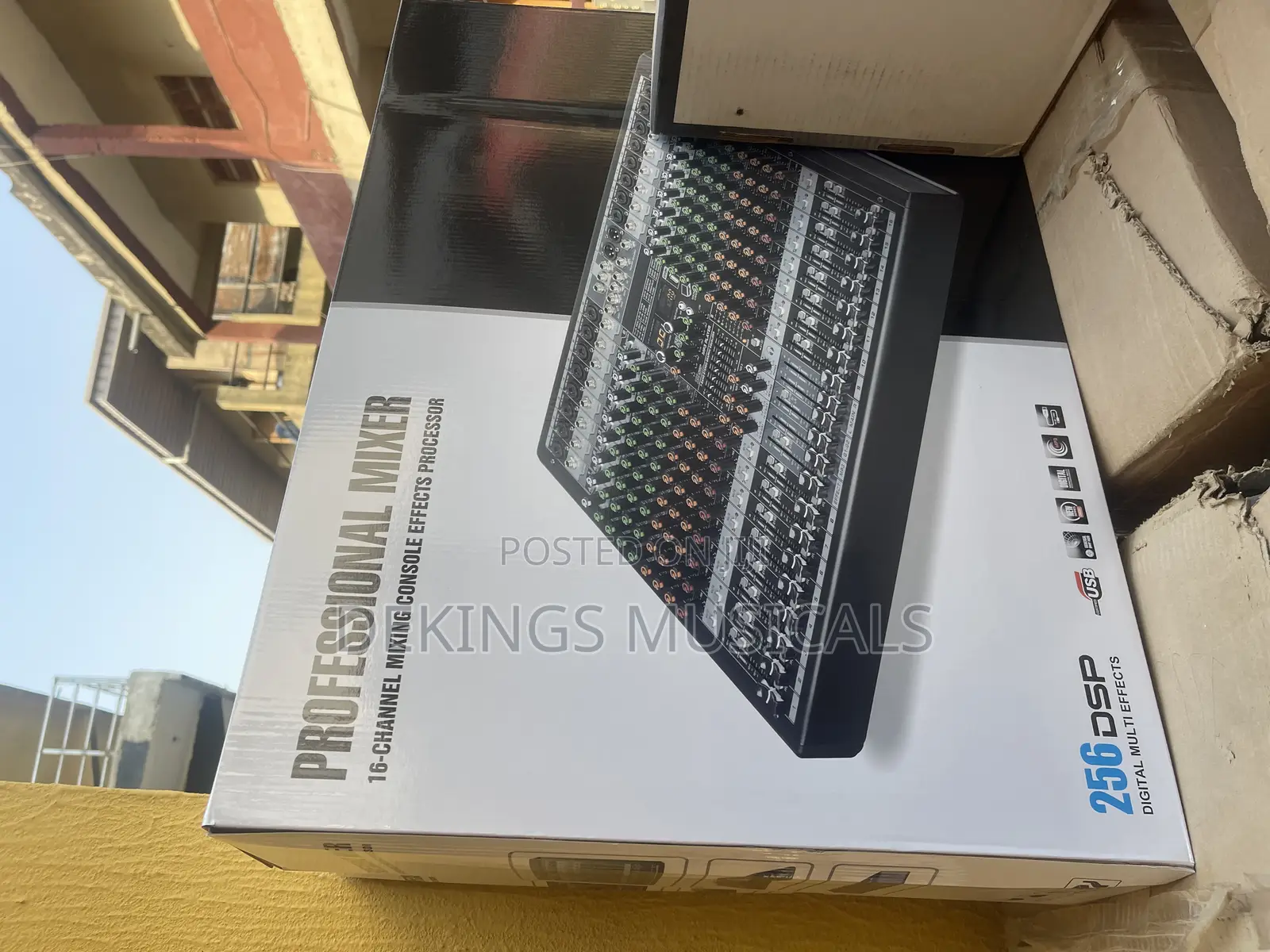 Yamaha 16-channel Mixing Console Processor - Analogue Mixer