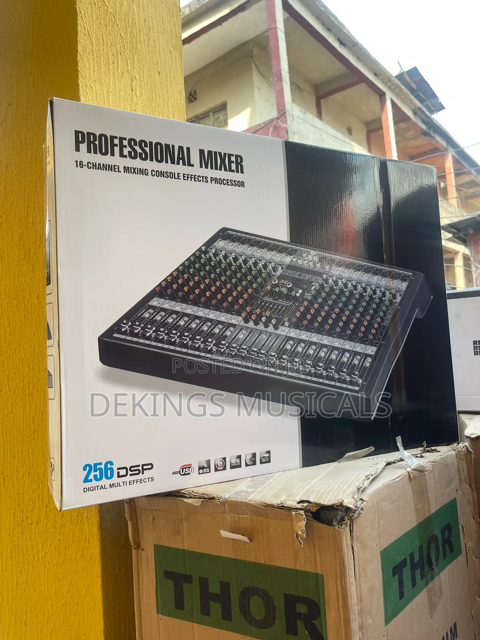 Yamaha 16-channel Mixing Console Processor - Analogue Mixer