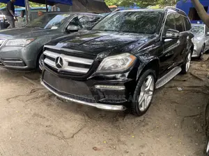 Mercedes-Benz GL-Class GL550 4MATIC 4dr SUV AWD (4.7L 8cyl Turbo 7A)
