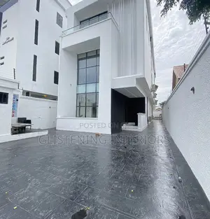 Balcony 10mm Plain Glass With A Black Accessories