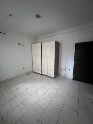 3bdrm Shared Apartment in Southern View Estate, Lekki for rent