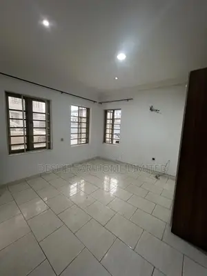 3bdrm Shared Apartment in Southern View Estate, Lekki for rent