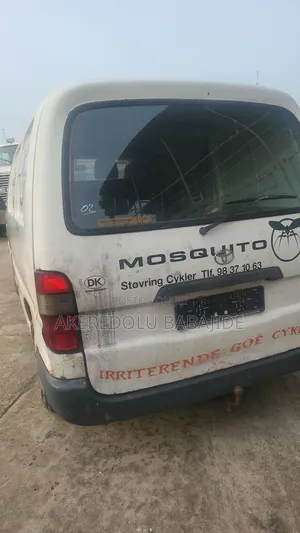 Toyota HiAce 2004 White