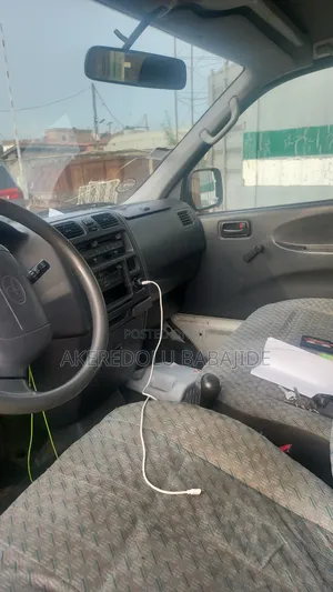 Toyota HiAce 2004 White