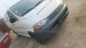 Toyota HiAce 2004 White
