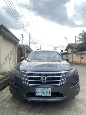 Photo - Honda Crosstour 3.5 AWD 2010 Gray