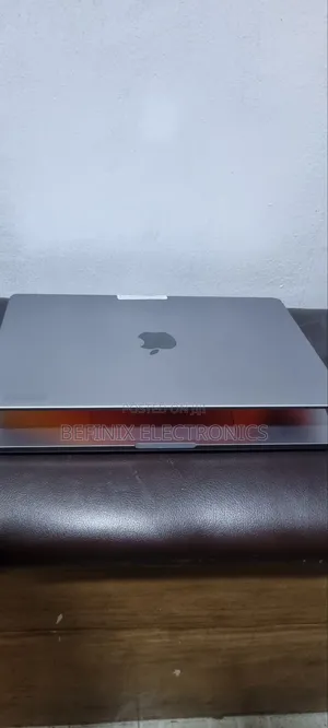 Laptop Apple MacBook Pro 2021 M1 16GB Apple M1 Pro SSD 512GB