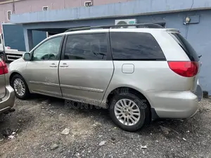 Toyota Sienna XLE AWD 2006 Silver