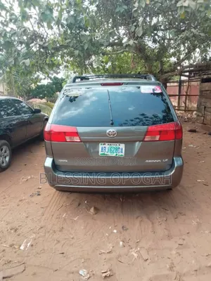 Toyota Sienna LE AWD 2005 Gray