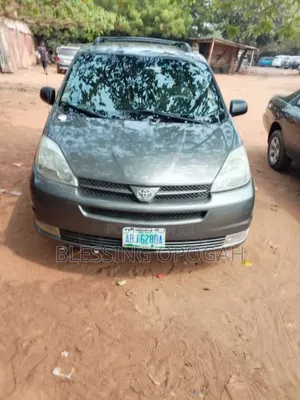 Toyota Sienna LE AWD 2005 Gray