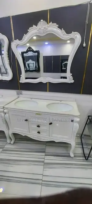 Double England Cabinet With Royal