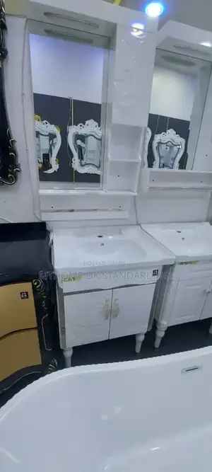 Single Cabinet With Mirror Shave