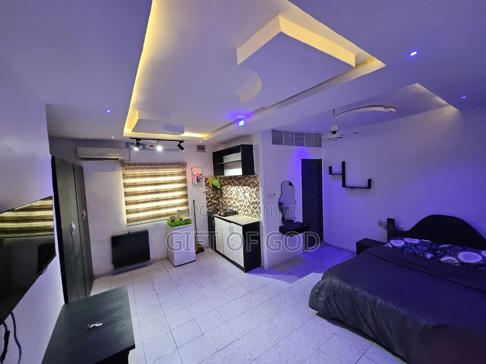 Spacious Self-Contained Room