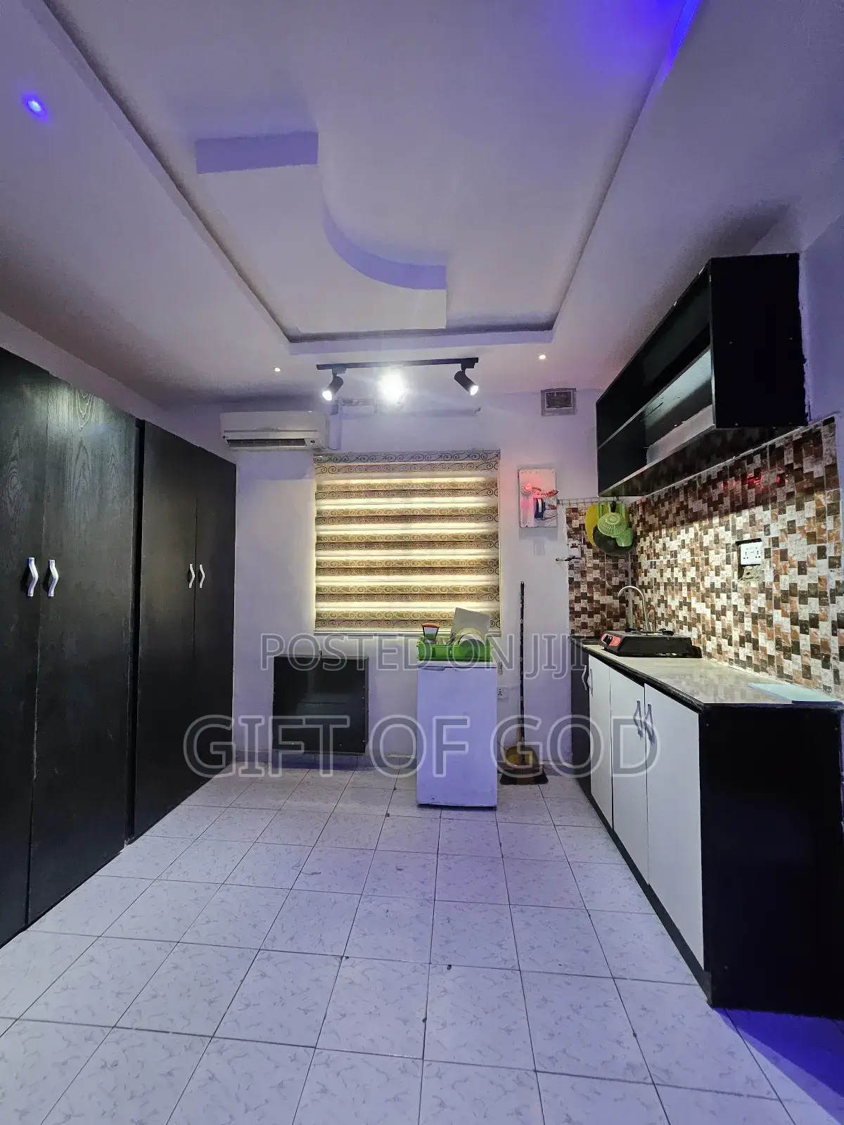 Spacious Self-Contained Room