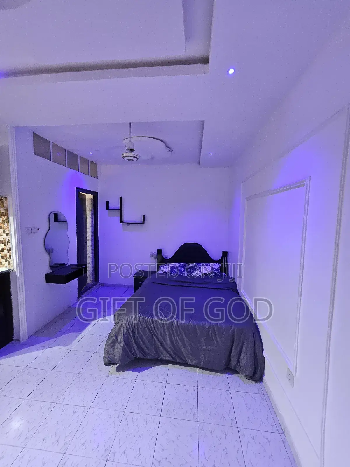 Spacious Self-Contained Room
